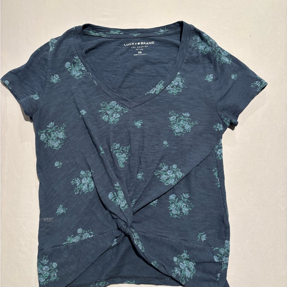 Lucky Brand XS Blue Floral V-Neck Twist Front Top Short Sleeve Slub Knit Boho‎